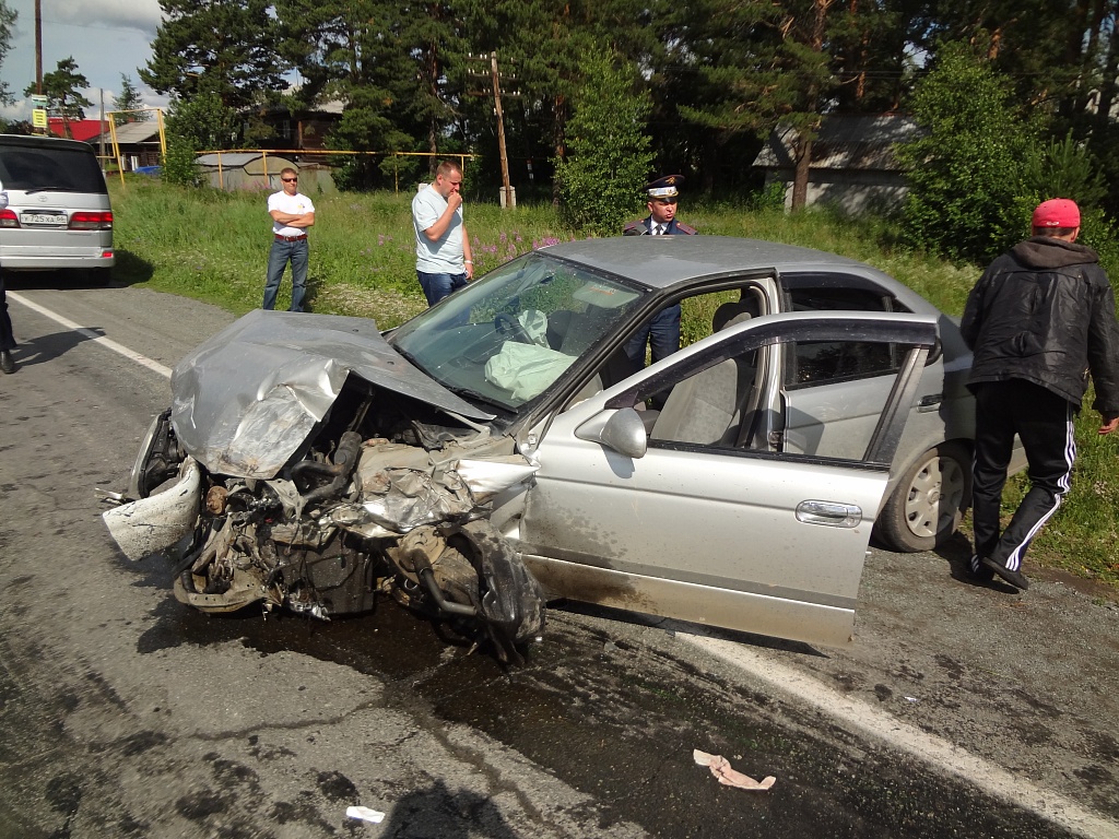 В Новоалексеевке произошла авария с участием пассажирского автобуса.  Виновник скрылся. Видео